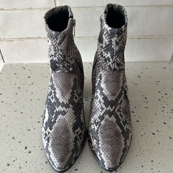 Marc Fisher Leave Women’s Textile Snake Print Ankle Boots Block Heel Zip Size 7M - Picture 2 of 12